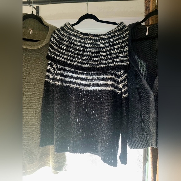 Bundle Of 4 Free People Sweaters - Picture 3 of 12